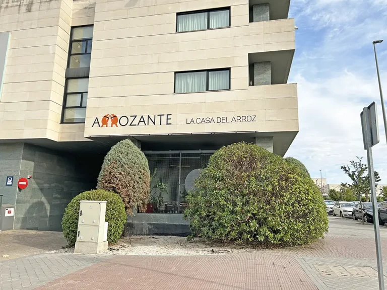 Vista lateral del Arrozante Aranjuez. La Casa del Arroz