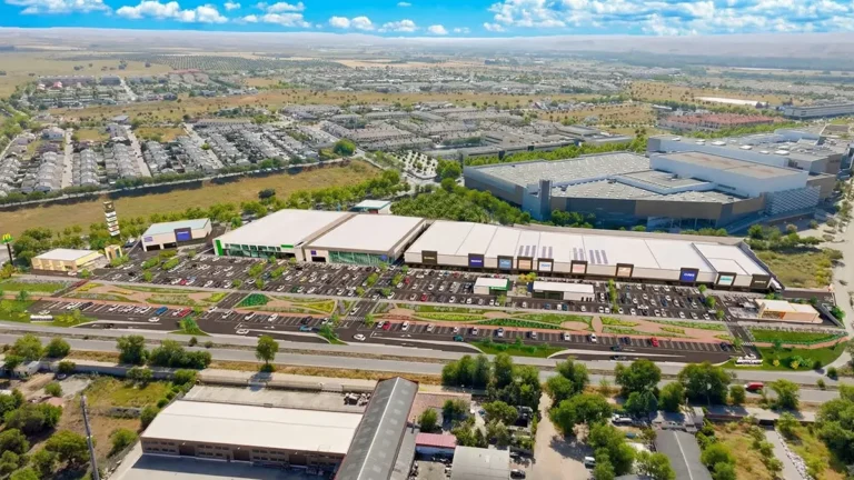 Vista aérea del Parque Comercial en La Montaña