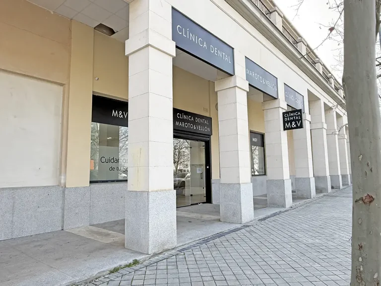 Entrada trasera de la Clínica Dental Dr. Maroto y Dra. Vellón