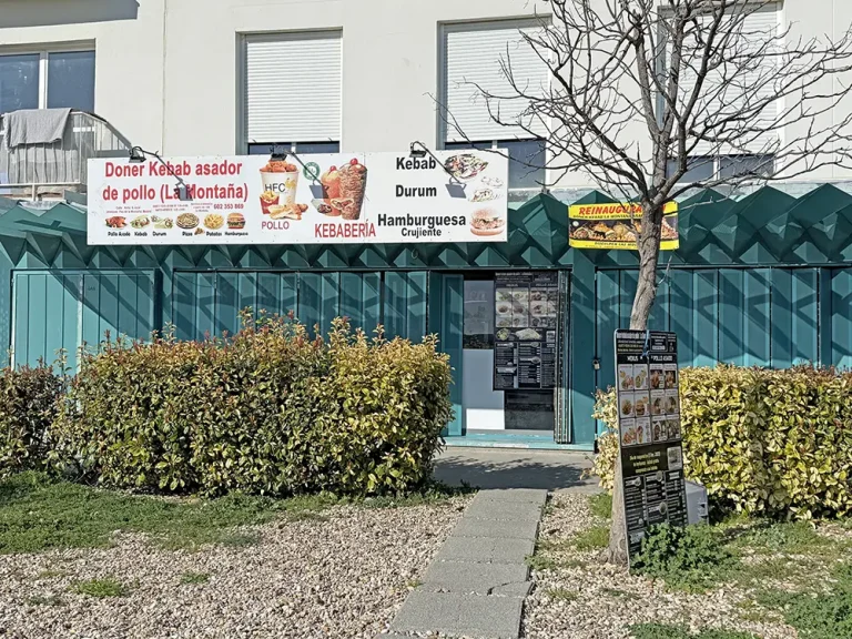 Entrada al Doner Kebab café