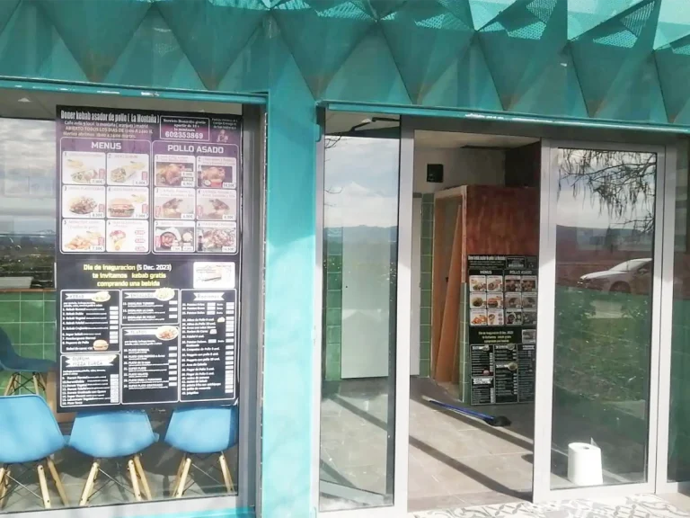 Fachada del local de Doner Kebab: comida para llevar