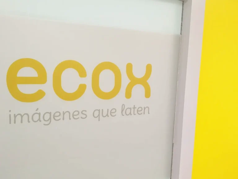 Fachada exterior del centro de ecografía emocional Ecox 4D – 5D en el barrio de La Montaña