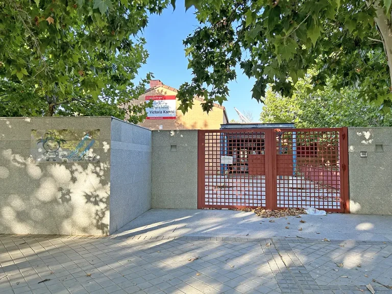 Entrada a la Escuela Infantil Victoria Kamhi