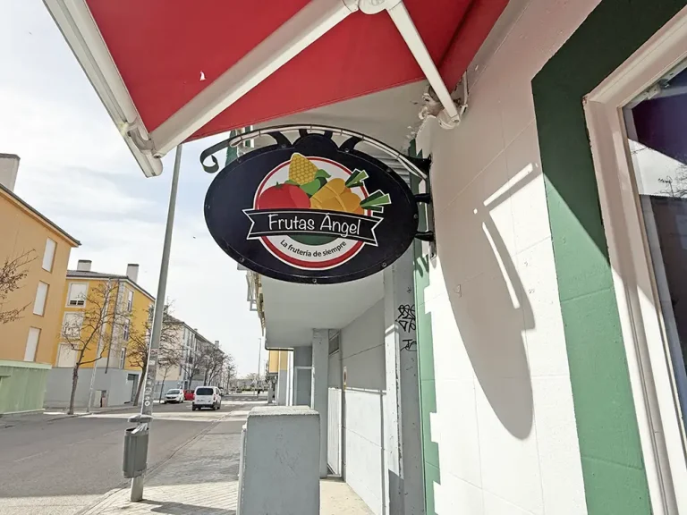 Letrero de la Frutería Ángel