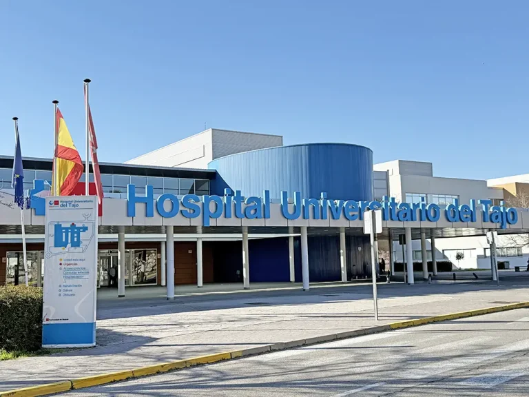 Entrada al Hospital Universitario del Tajo