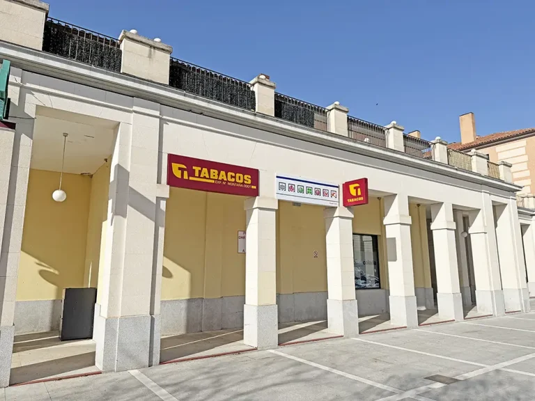 Lateral del LotoEstanco La Montaña