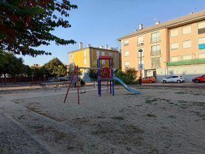 Columpios Parque Calle Caceres en La Montaña
