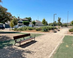 Banco Parque Infantil Calle Cordoba en La Montaña