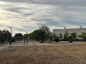 Más Columpios Parque Infantil Calle Ubeda, en La Montaña
