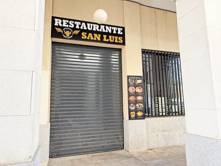 Fachada del Restaurante San Luis en el barrio de La Montaña, Aranjuez: cocina mediterránea y menús diarios