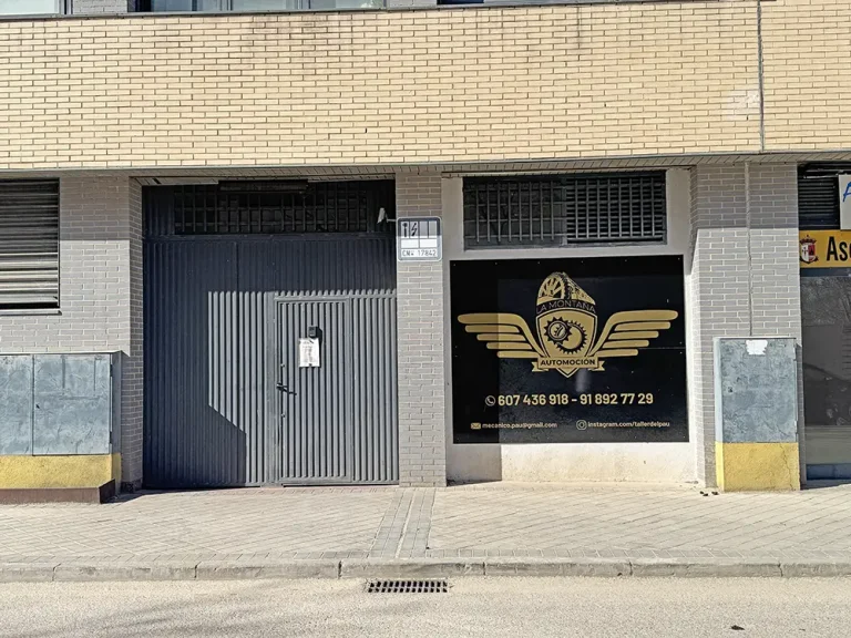 Entrada al Taller Automoción La Montaña