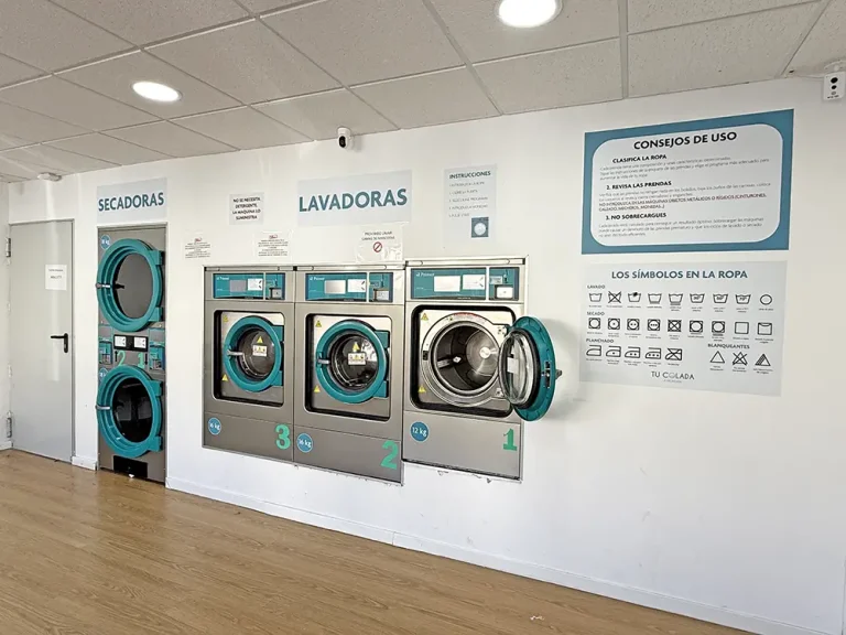 Lavadoras y secadoras del interior de Tu colada La Montaña