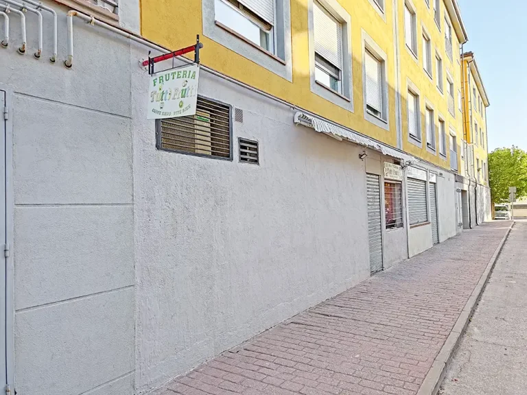Vista lateral de la tienda Tutti Frutti