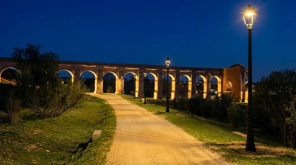Iluminación del Parque de la Azuda en el Barrio La Montaña